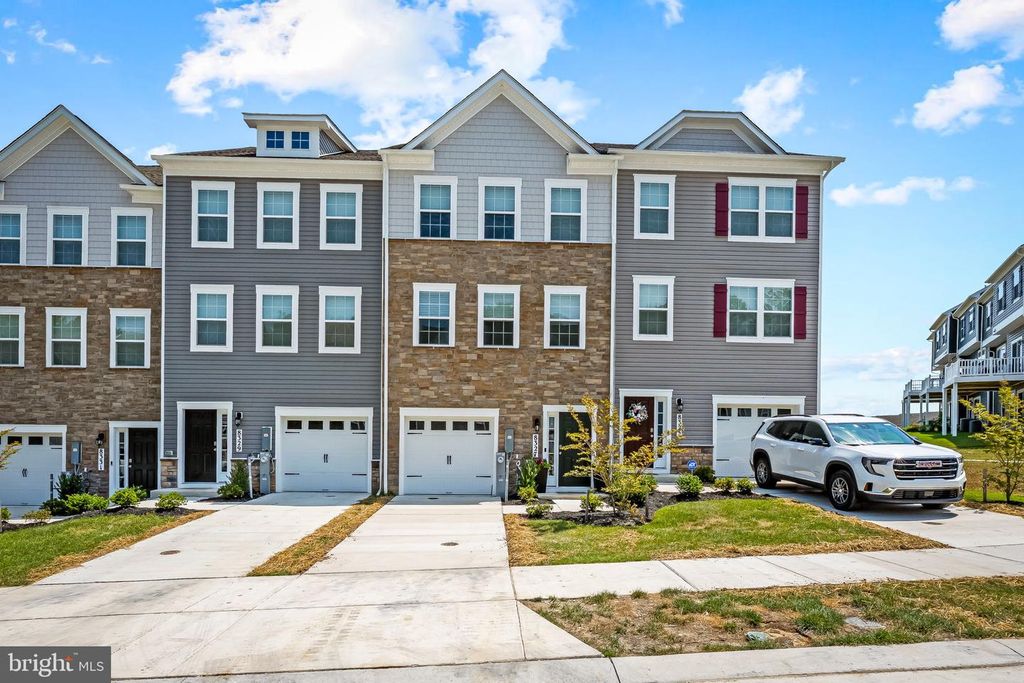 8327 DIETER DR, Rosedale, MD 21237