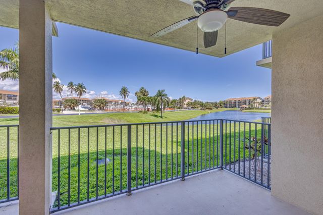 901 Seafarer Circle 104, Jupiter, FL 33477