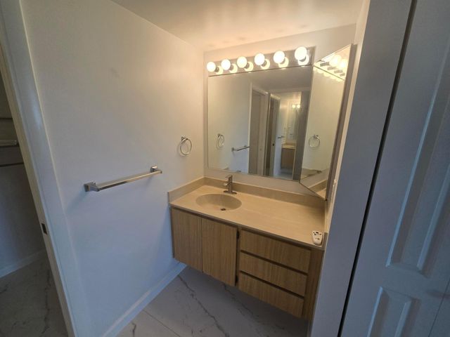 901 Seafarer Circle 104, Jupiter, FL 33477