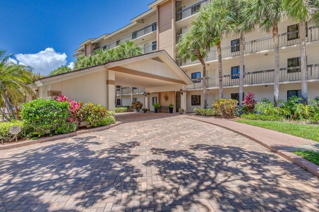 901 Seafarer Circle 104, Jupiter, FL 33477