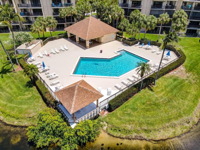 901 Seafarer Circle 104, Jupiter, FL 33477