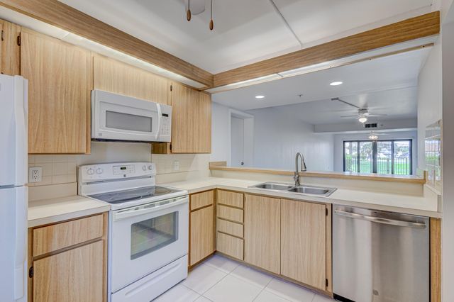 901 Seafarer Circle 104, Jupiter, FL 33477