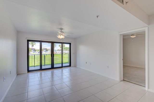901 Seafarer Circle 104, Jupiter, FL 33477