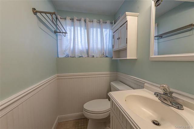 7 Don Lane, Hauppauge, NY 11788