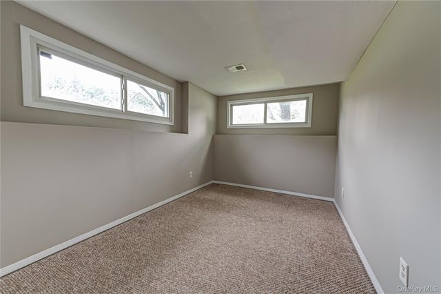 7 Don Lane, Hauppauge, NY 11788