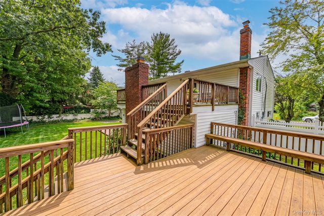7 Don Lane, Hauppauge, NY 11788