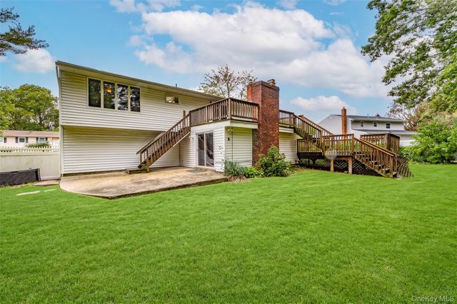7 Don Lane, Hauppauge, NY 11788