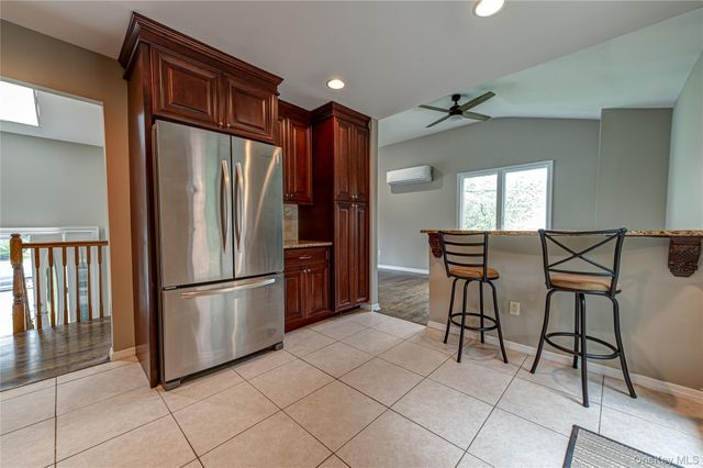 7 Don Lane, Hauppauge, NY 11788