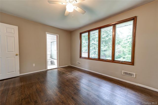 7 Don Lane, Hauppauge, NY 11788