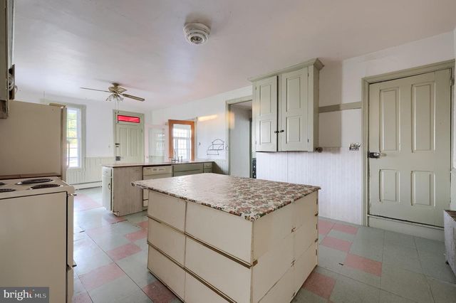 352 BACHMANVILLE RD, Hershey, PA 17033