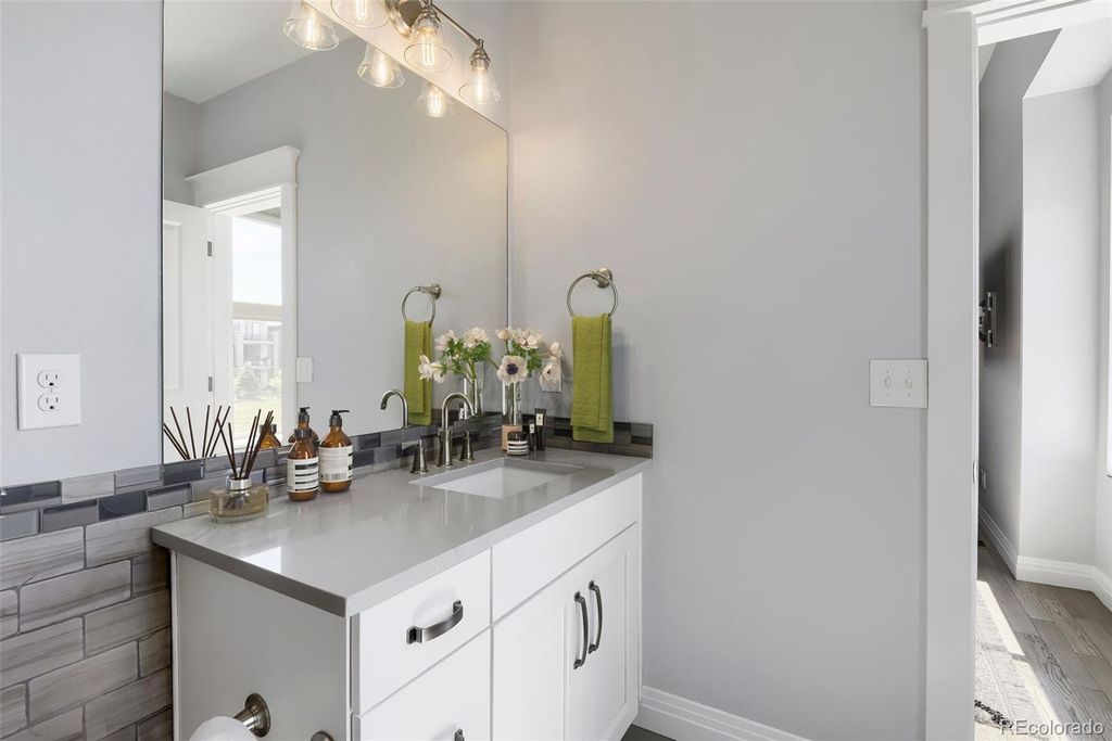Image 21 of property listing at 10142 Belvedere Loop, Lone Tree, CO 80124
