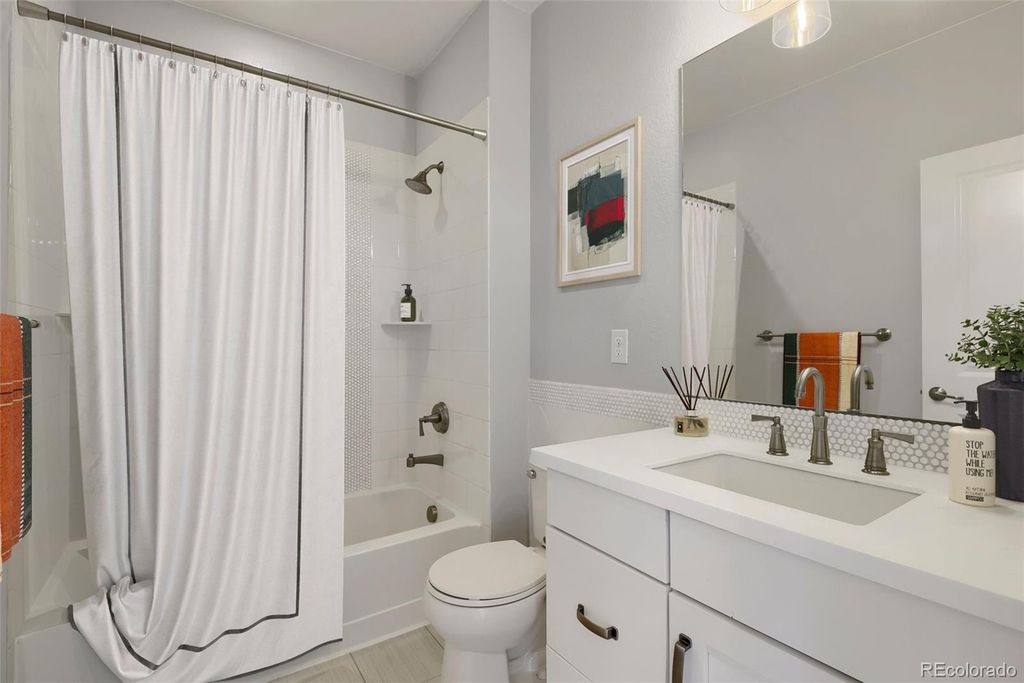 Image 25 of property listing at 10142 Belvedere Loop, Lone Tree, CO 80124