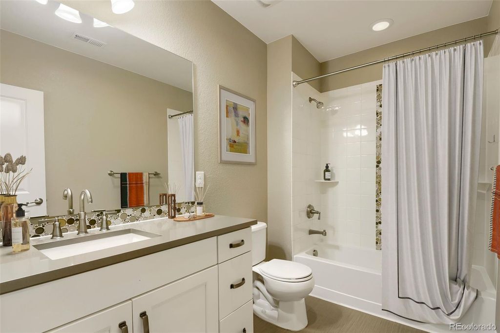Image 28 of property listing at 10142 Belvedere Loop, Lone Tree, CO 80124