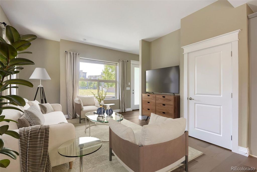 Image 7 of property listing at 10142 Belvedere Loop, Lone Tree, CO 80124