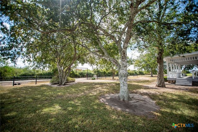 190 Hood Road, Inez, TX 77968