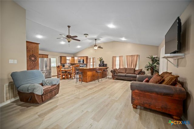 190 Hood Road, Inez, TX 77968