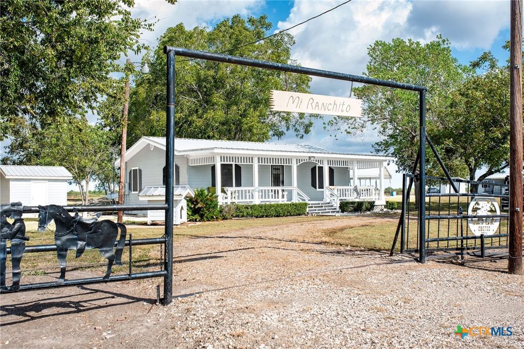 190 Hood Road, Inez, TX 77968