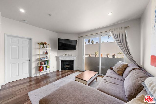 620 S Gramercy Place 228, Los Angeles, CA 90005