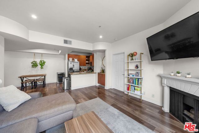 620 S Gramercy Place 228, Los Angeles, CA 90005