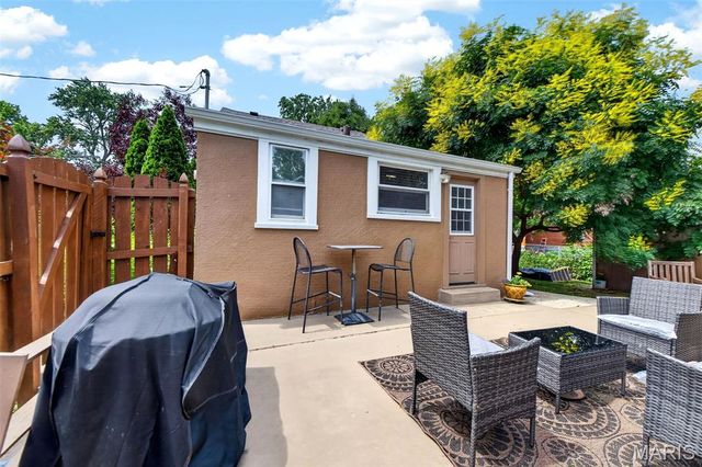 700 Adams Street, St Charles, MO 63301