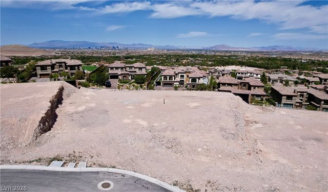 18 Mountain View Drive, Las Vegas, NV 89141