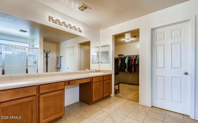 6144 W Freeway Lane, Glendale, AZ 85302