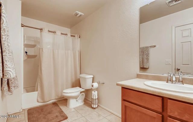 6144 W Freeway Lane, Glendale, AZ 85302