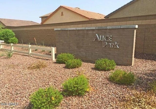 6144 W Freeway Lane, Glendale, AZ 85302