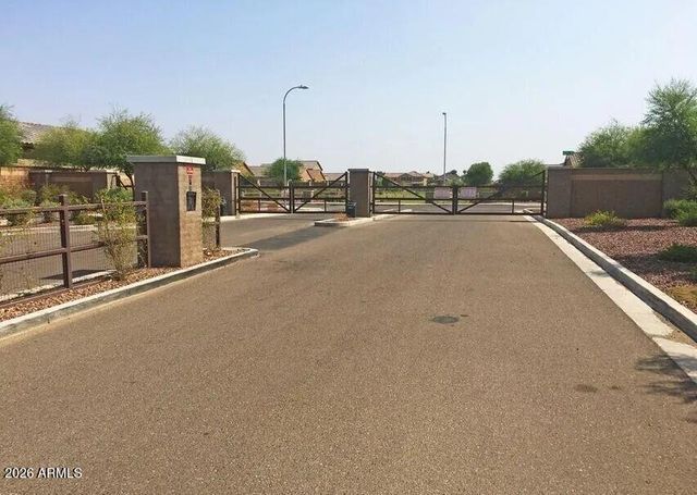 6144 W Freeway Lane, Glendale, AZ 85302