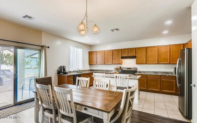 6144 W Freeway Lane, Glendale, AZ 85302