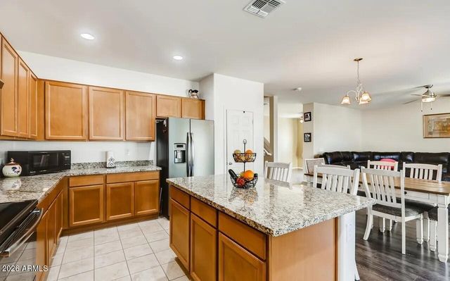 6144 W Freeway Lane, Glendale, AZ 85302