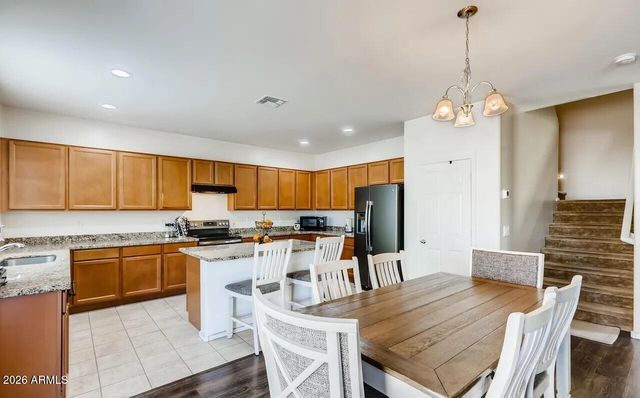 6144 W Freeway Lane, Glendale, AZ 85302