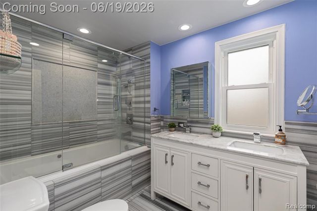 10504 Borgman Avenue, Huntington Woods, MI 48070