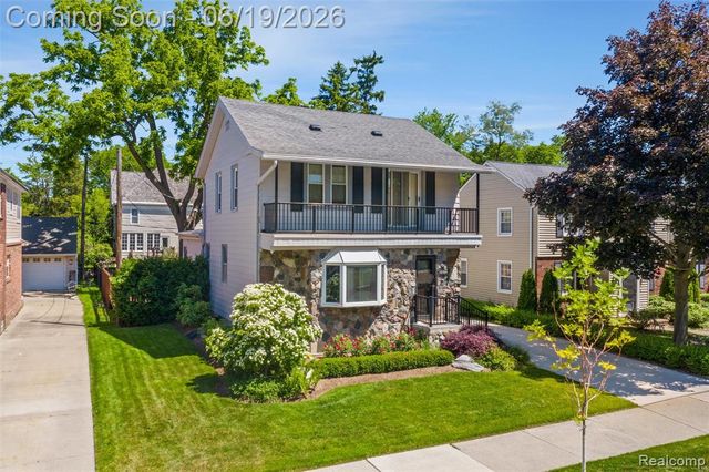 10504 Borgman Avenue, Huntington Woods, MI 48070