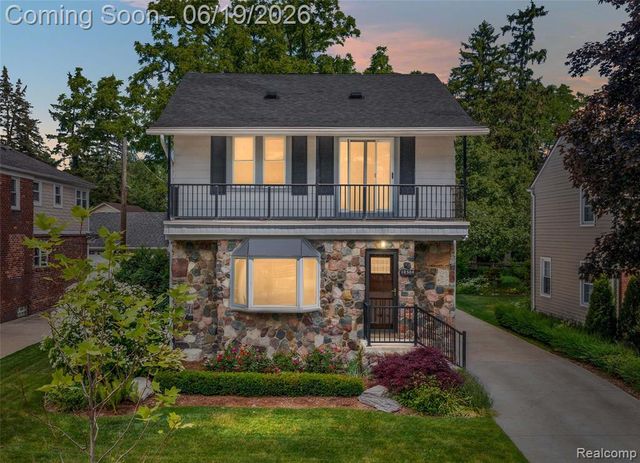10504 Borgman Avenue, Huntington Woods, MI 48070