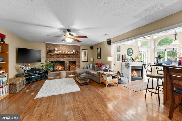 14 STAFFORD CT, Sterling, VA 20165