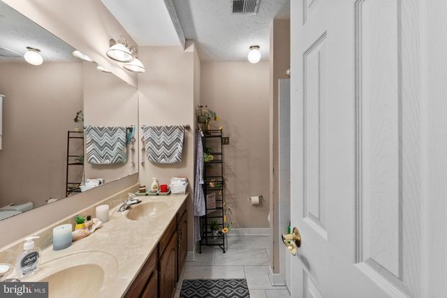 14 STAFFORD CT, Sterling, VA 20165