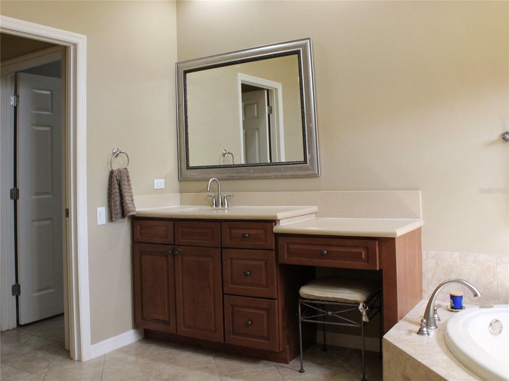 Image 12 of property listing at 406 PETREL TRAIL, Bradenton, FL 34212