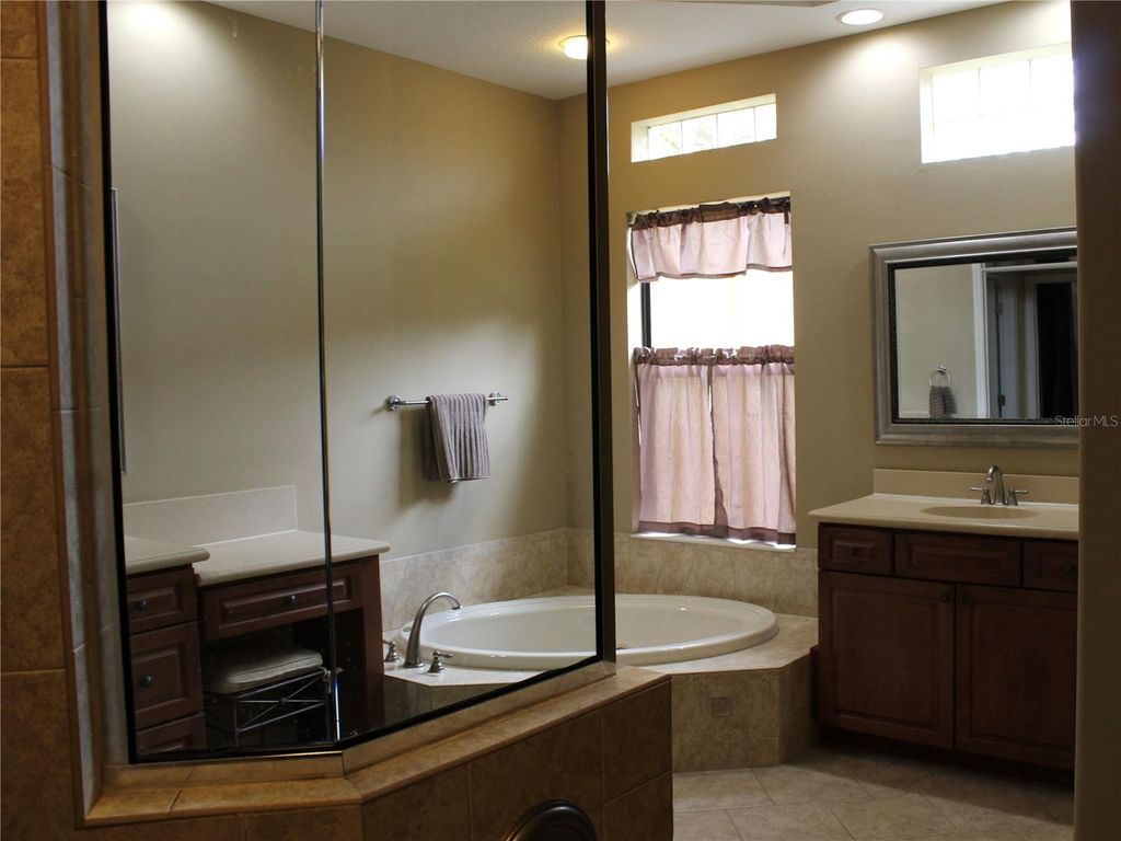 Image 14 of property listing at 406 PETREL TRAIL, Bradenton, FL 34212