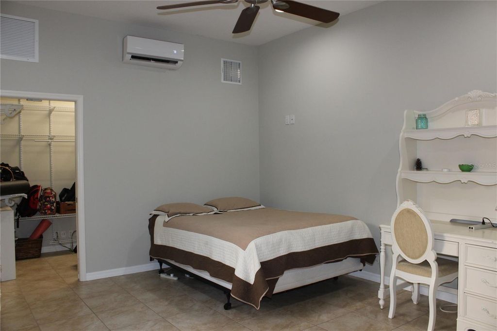 Image 45 of property listing at 406 PETREL TRAIL, Bradenton, FL 34212