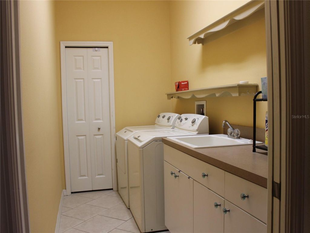 Image 66 of property listing at 406 PETREL TRAIL, Bradenton, FL 34212