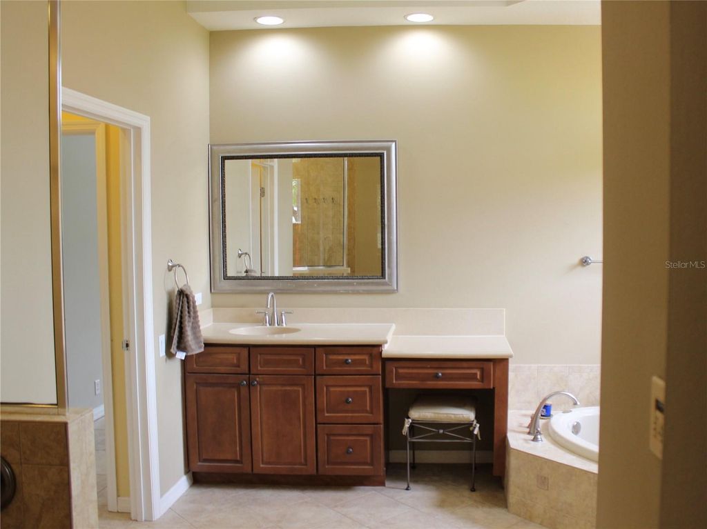 Image 9 of property listing at 406 PETREL TRAIL, Bradenton, FL 34212
