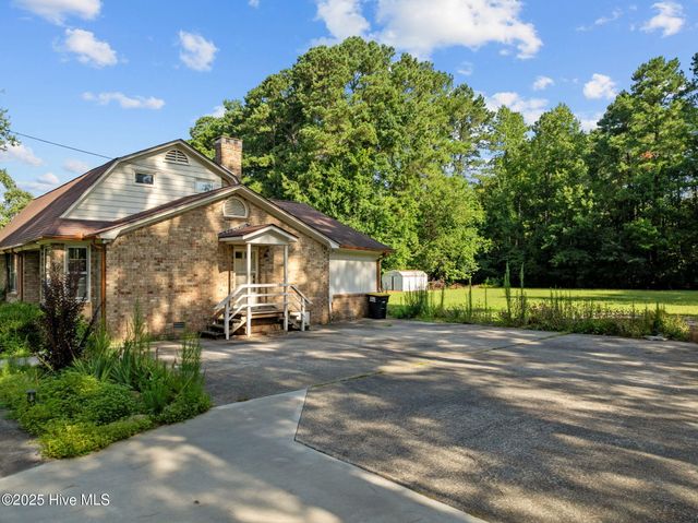 1813 Worthington Road, Greenville, NC 27858