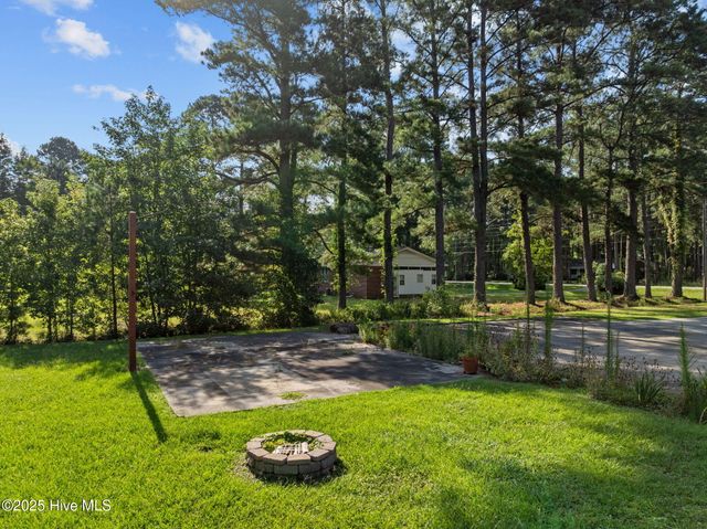 1813 Worthington Road, Greenville, NC 27858