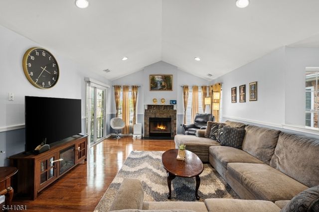 123 Chariot Ct, Piscataway Twp., NJ 08854
