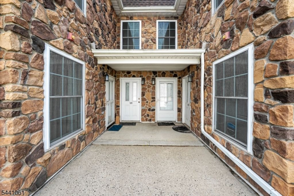 123 Chariot Ct, Piscataway Twp., NJ 08854