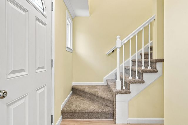 36 Hampton Drive, Nashua, NH 03063