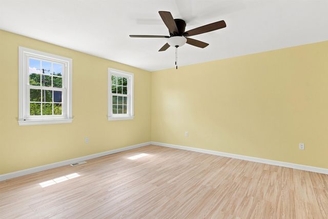 36 Hampton Drive, Nashua, NH 03063