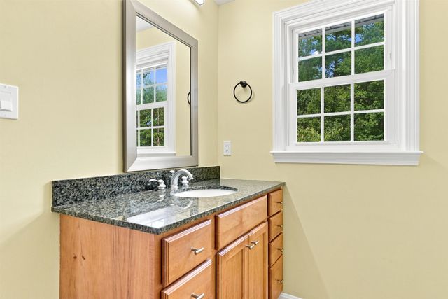 36 Hampton Drive, Nashua, NH 03063