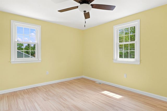 36 Hampton Drive, Nashua, NH 03063